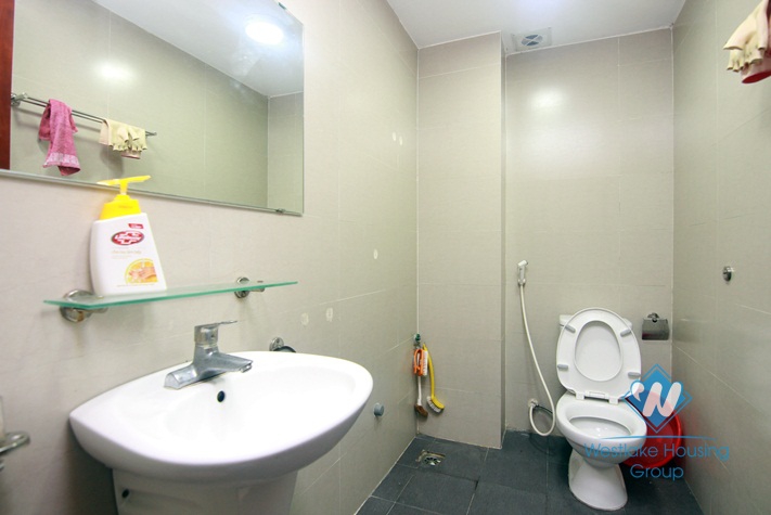 03 stories office for rent in Nghi Tam area, Tay Ho district 